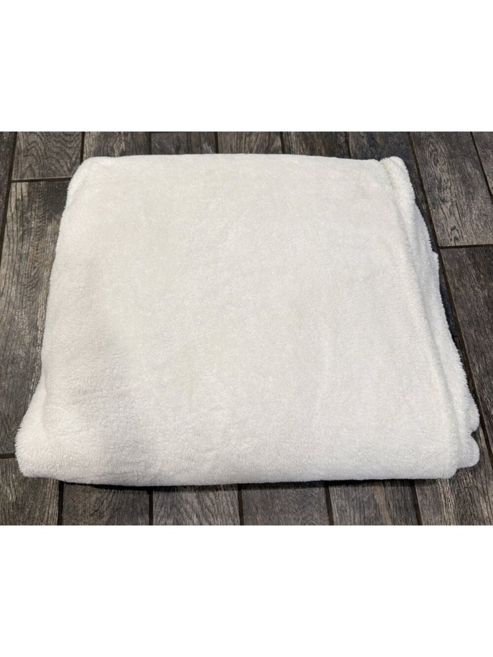 POTTERY BARN FLUFFY FAUX FUR BLANKET, KING/CAL KING ~ White